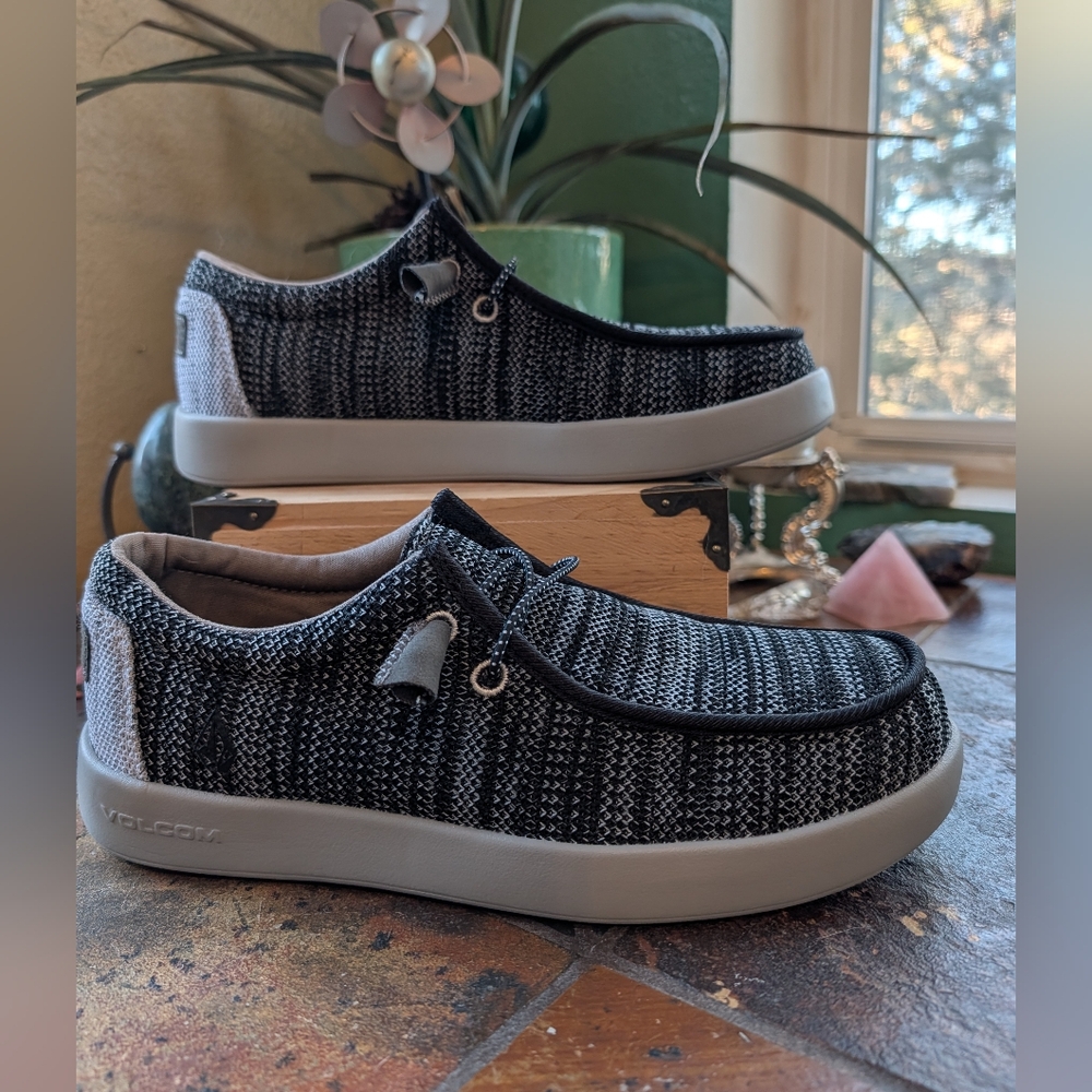 Volcom Workwear Mens Black And White Loafers